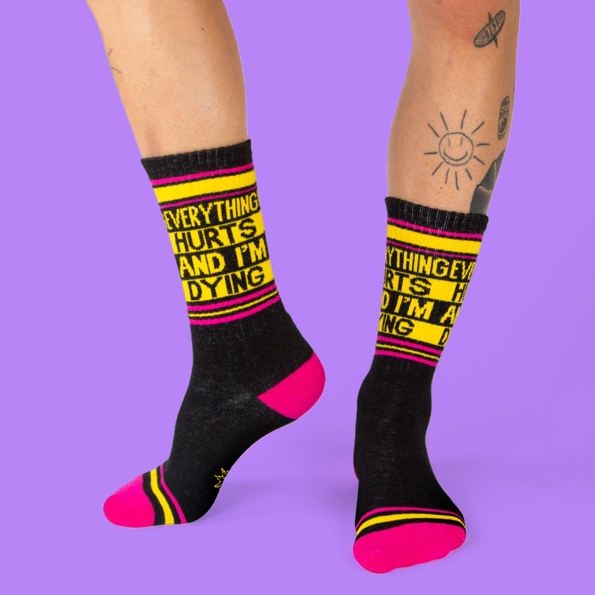 Gumball Poodle - Venta al por mayor Calcetines - Unisex - Calcetines deportivos Everything Hurts and I'm Dying5