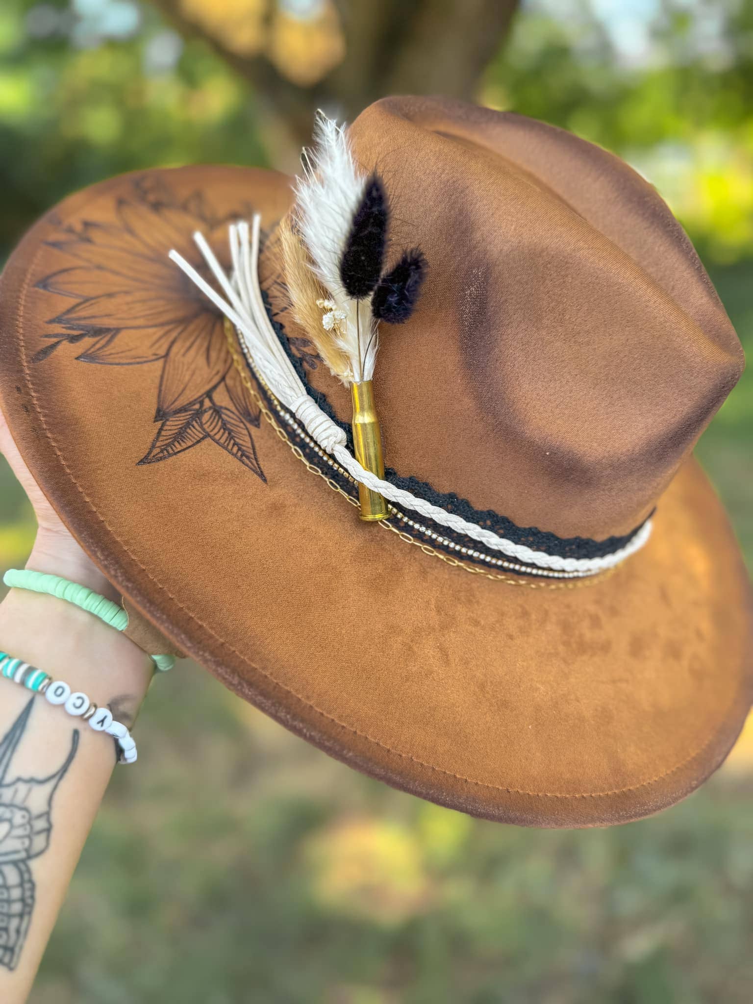 River Valley Co. - Vente Chapeau en feutre - femme - Fedora Longhorn Skull Bullet Western à bords larges brûlés1