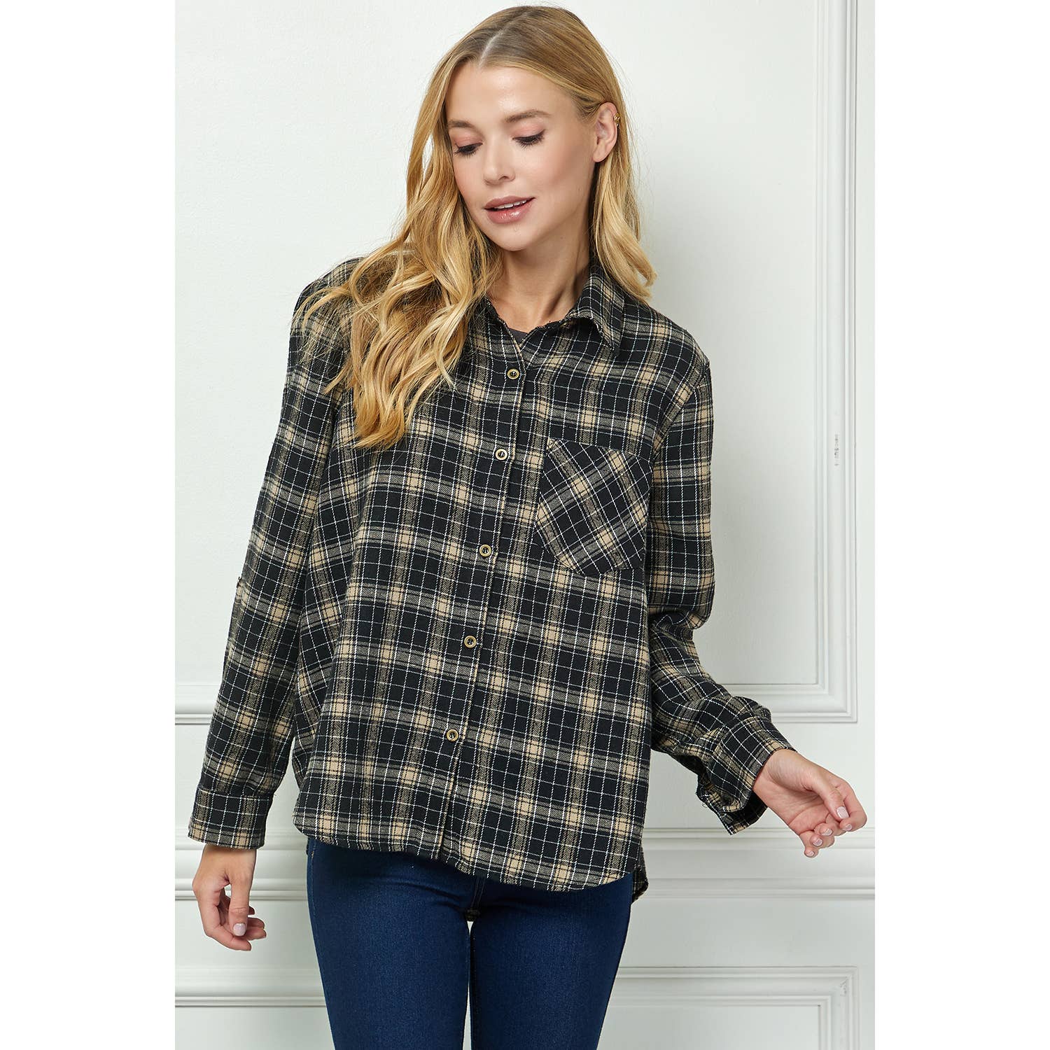 TAUPE/BLK KARIERTE FLANELLHEMDEN MIT ROLLÄRMELN UND KRAGEN für den Großhandel auf Faire8