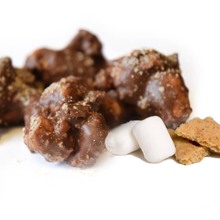 Bouchées au chocolat S'mores pour la vente par David Bradley Chocolatier