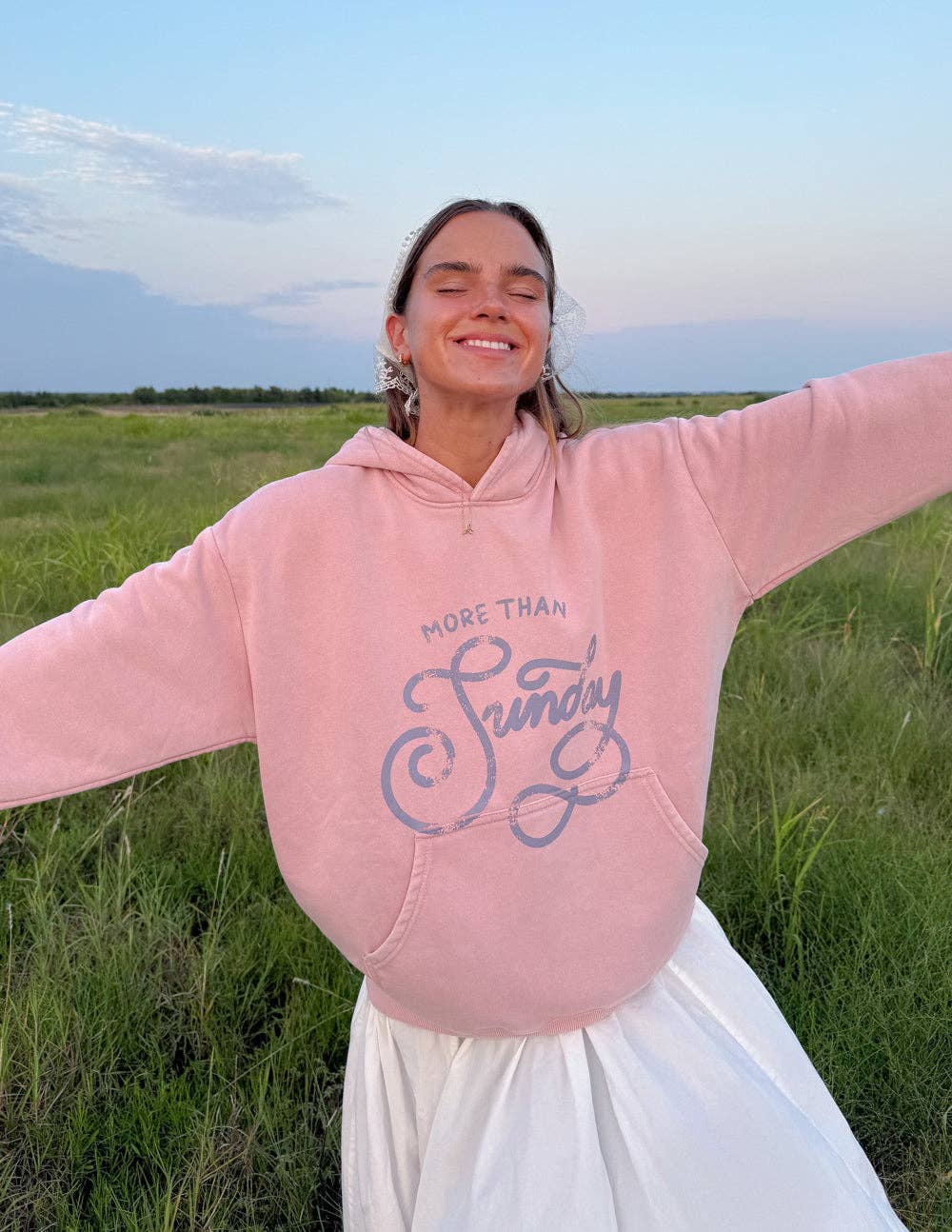 Elevated Faith – Hoodie – Mulher por atacado – Hoodie Unissexo Mais Que Domingo2