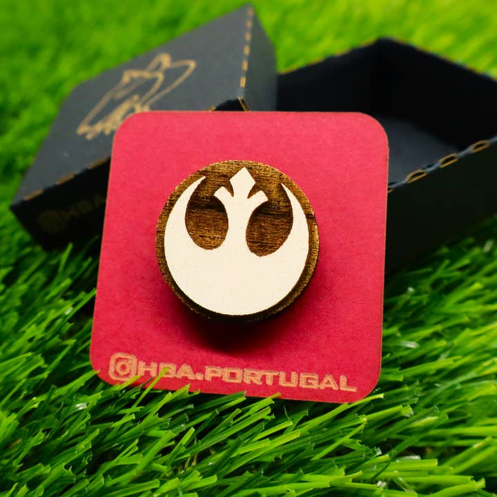 Herbs&Belles - Wholesale Lapel pin/button - Wooden Star Wars Symbols Pins, Geek & Nerd Acessory, SW Gift3