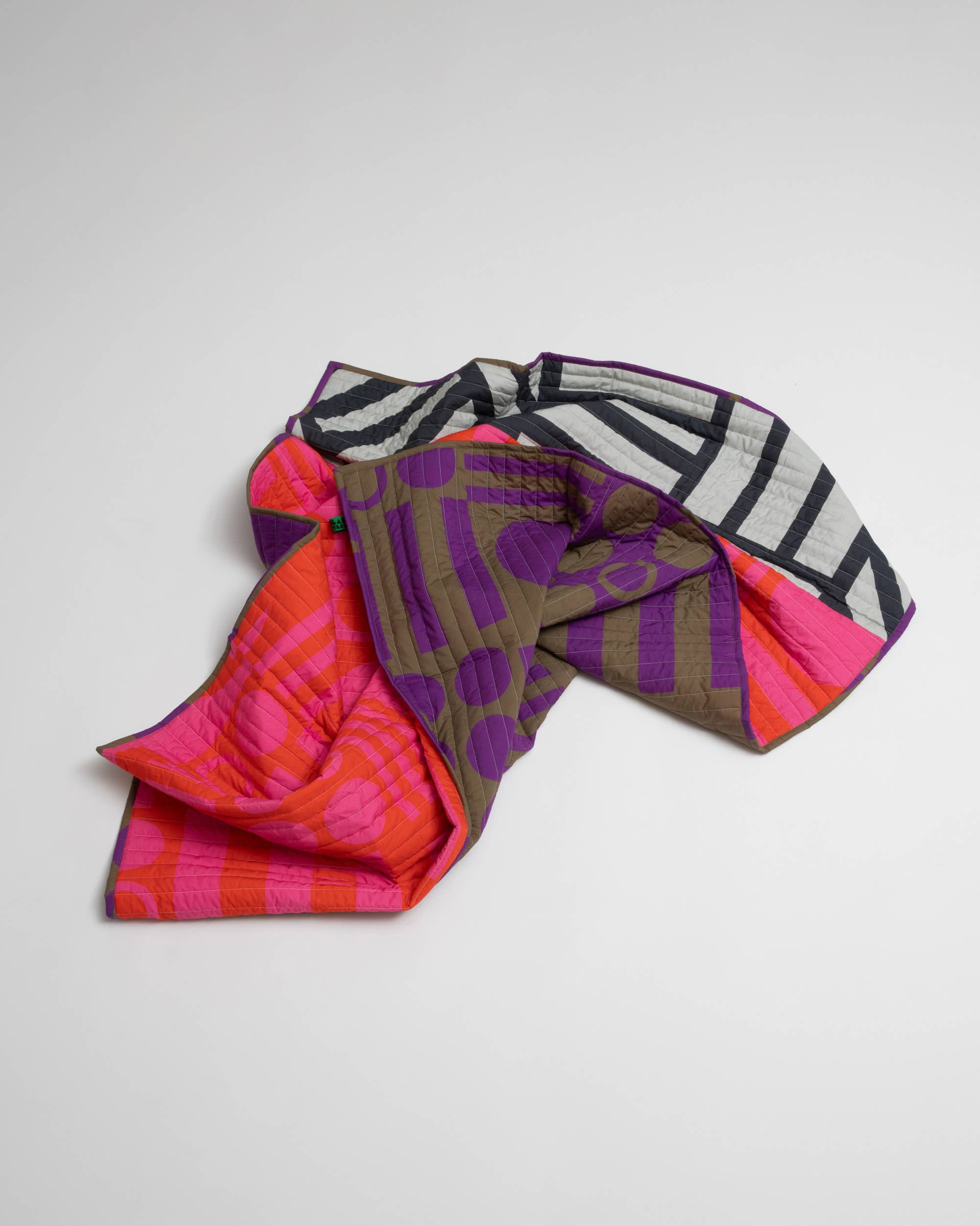 Irregular Sleep Pattern – wholesale Throw blanket – Reversible Quilted Throw in Hot Grape3