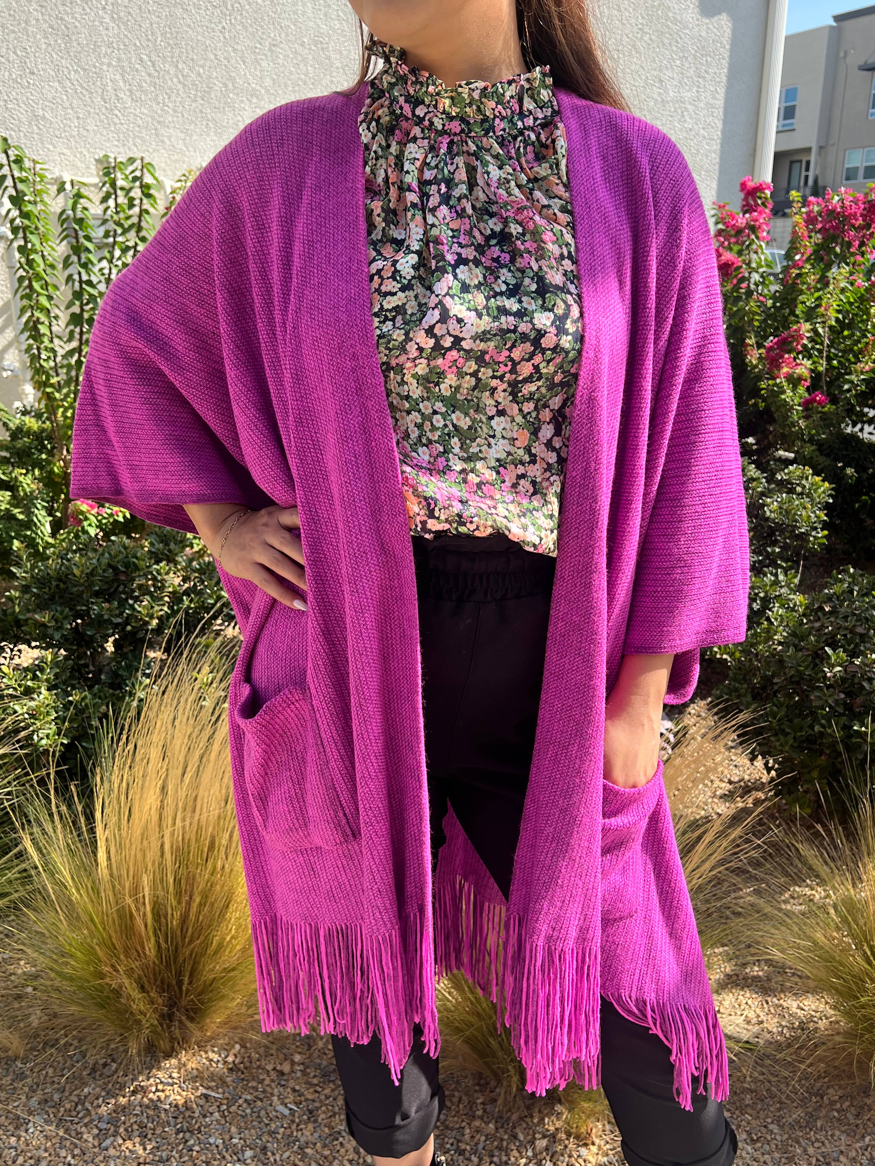 Justin & Taylor – wholesale Kofta - Dam – Harlow cardigan | Kimono-cardigan med fickor och fransad nederkant54