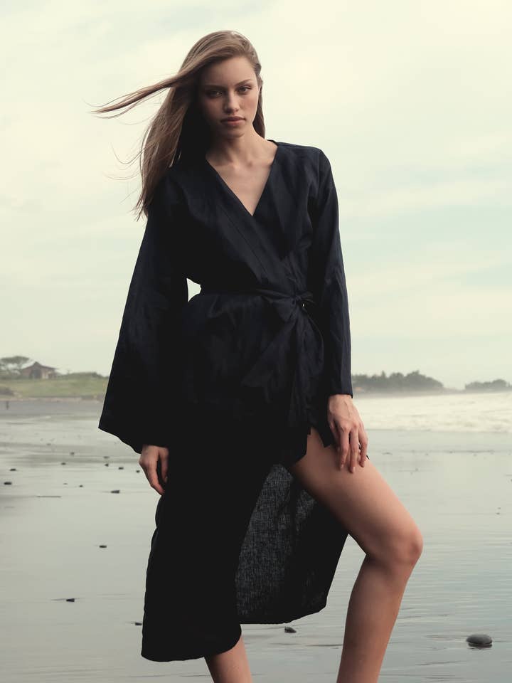 Jupe portefeuille en sarong bleu marine pour la vente par NARY