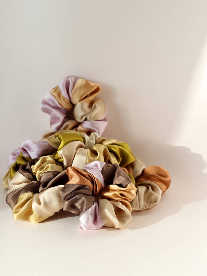 Scrunchie - Naturligt farvet - Patchwork Silk for engroshandel hos Marram