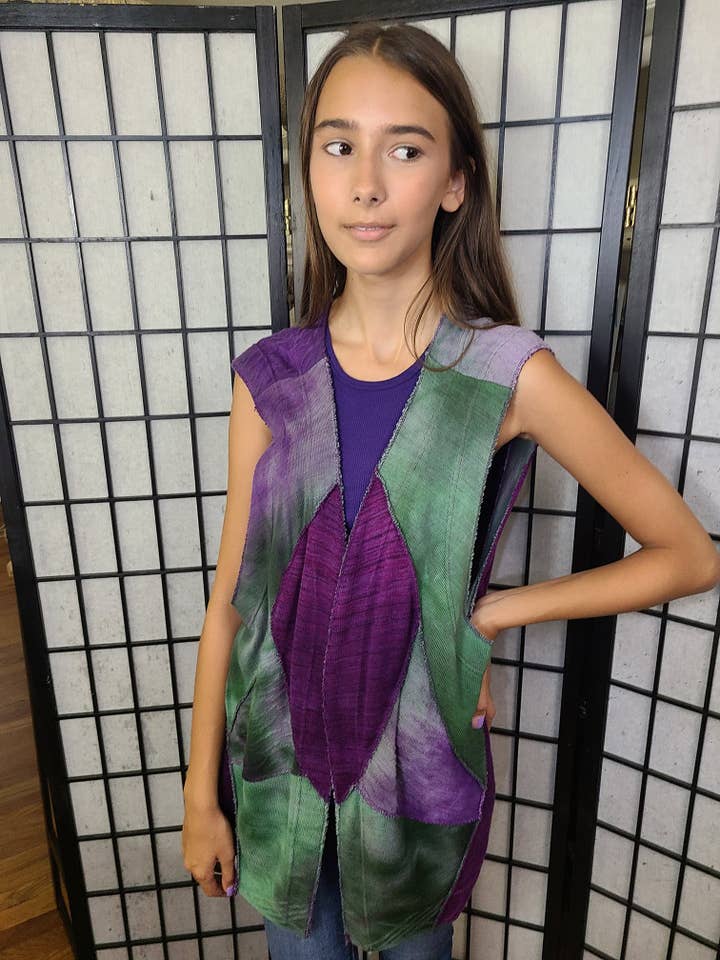 Gilet long cardigan orné de bijoux en mauve pour la vente par IWANCIW functional funware