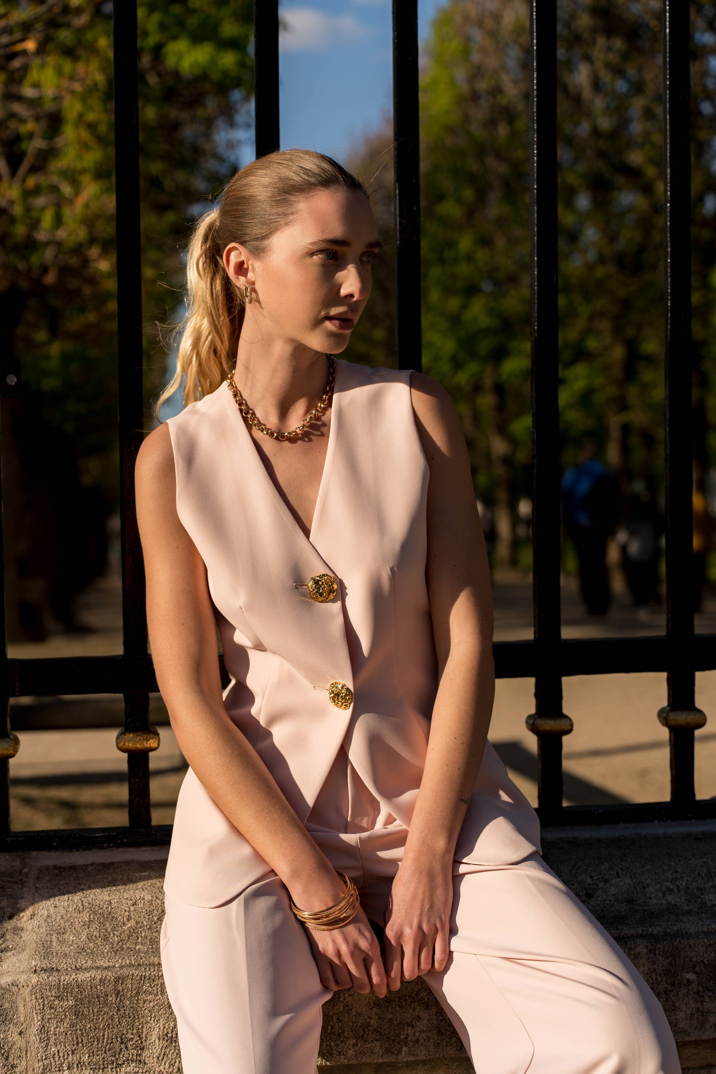 Attentif Paris - Wholesale Suit Vest - Women's - [Timeless] Long sleeveless vest with textured gold buttons24