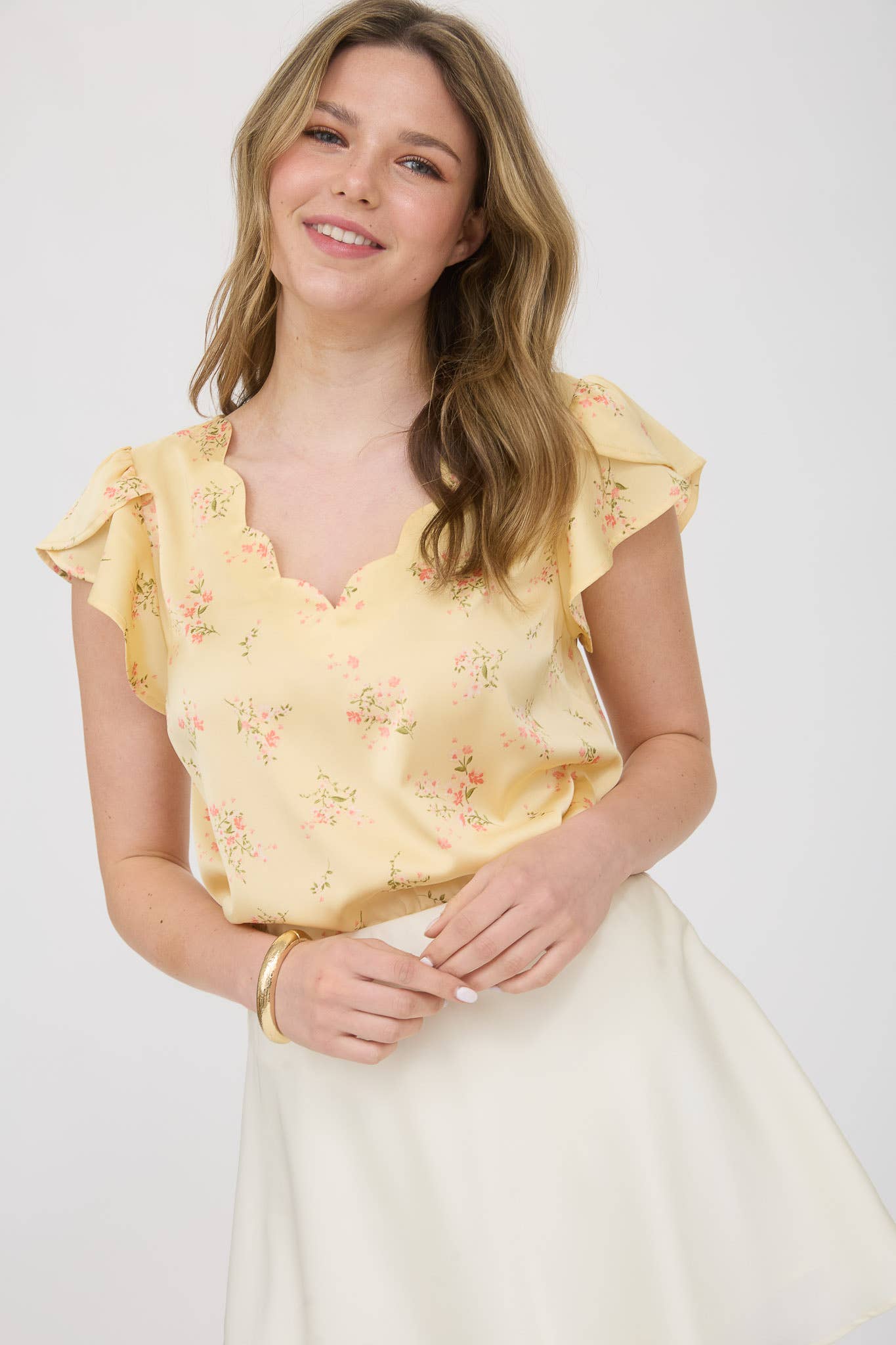 Blu Pepper - Vendita all'ingrosso Camicetta - Donna - Blusa in raso con scollo a V e stampa floreale con bordi smerlati18