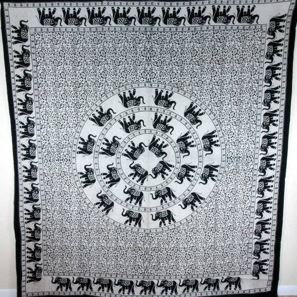 Sort & Hvid Festival Elephant Mandala Tapestry for engroshandel hos Wild Lotus