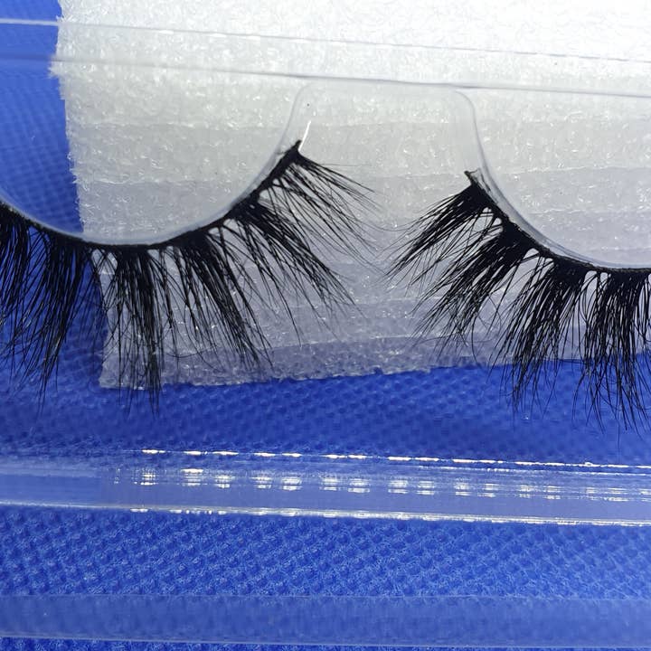 Faux-cils de vison de qualité 6D #10 pour la vente par Kaz by De Unique Limited