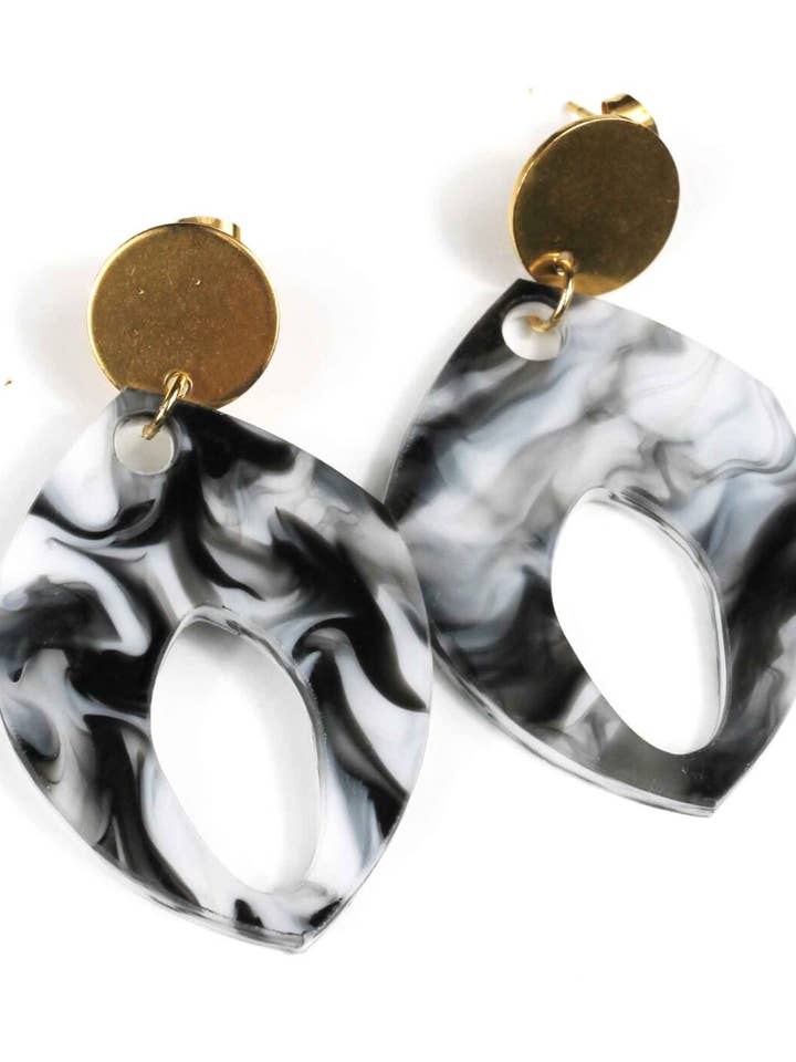 Orecchini in marmo bianco e nero per la vendita all'ingrosso da parte di Bizuwayne