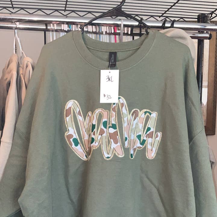 Mamma Camo per la vendita all'ingrosso da parte di Feathered Tracks Co.