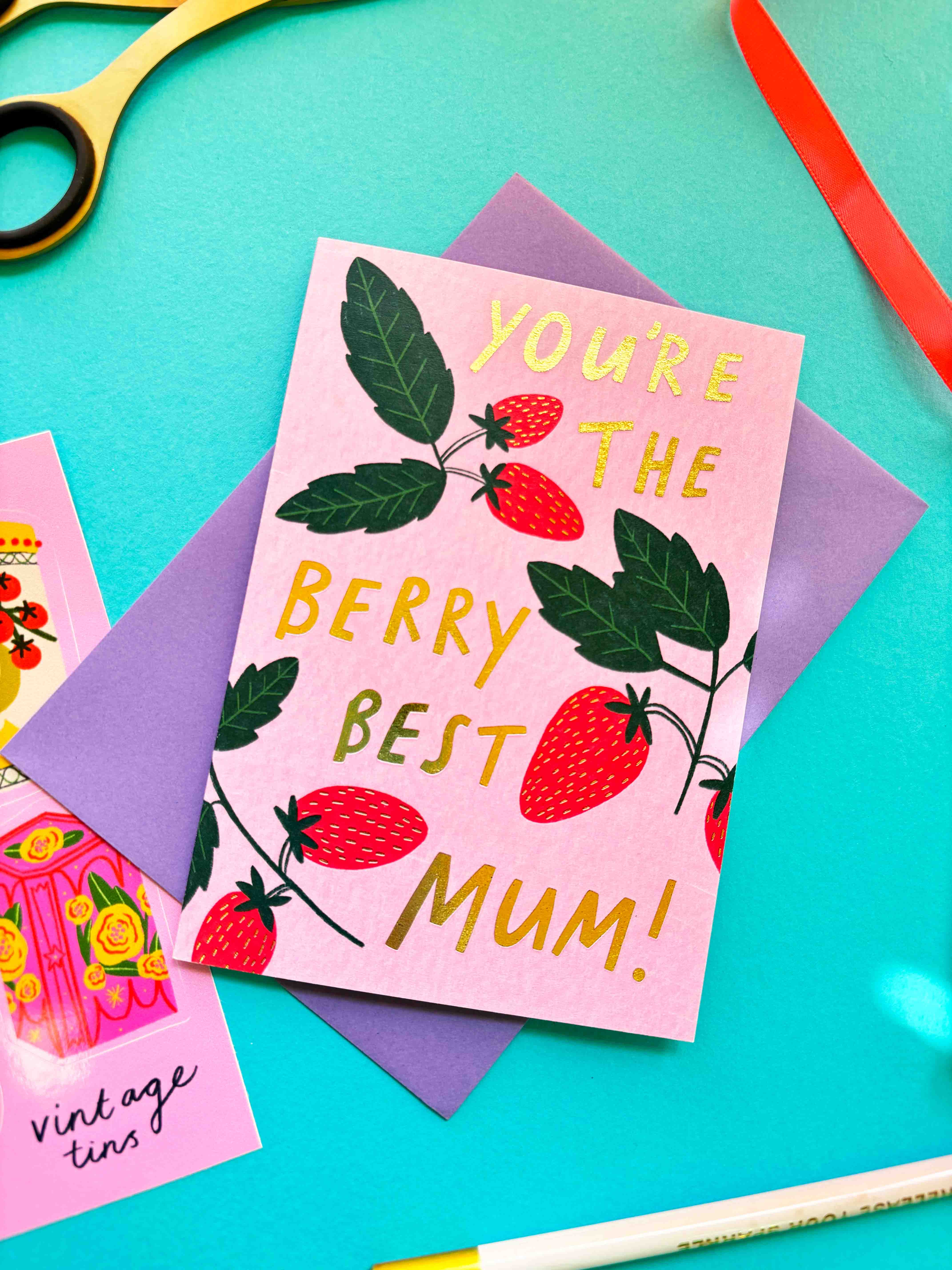 Kerrie Illustrates - Vendita all'ingrosso Biglietti di auguri per la Festa della Mamma - Sei la Miglior Mamma del Mondo Fragole Divertenti per la Festa della Mamma1