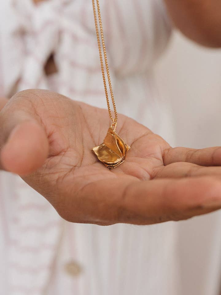 Collana a libro placcata in oro per la vendita all'ingrosso da parte di Câpâ