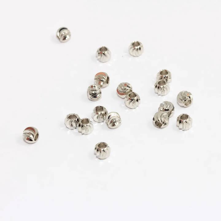 Bolas de 5 mm chapadas en rodio, cuentas facetadas plateadas, BRT45 para venta al por mayor de QueenJewelryM