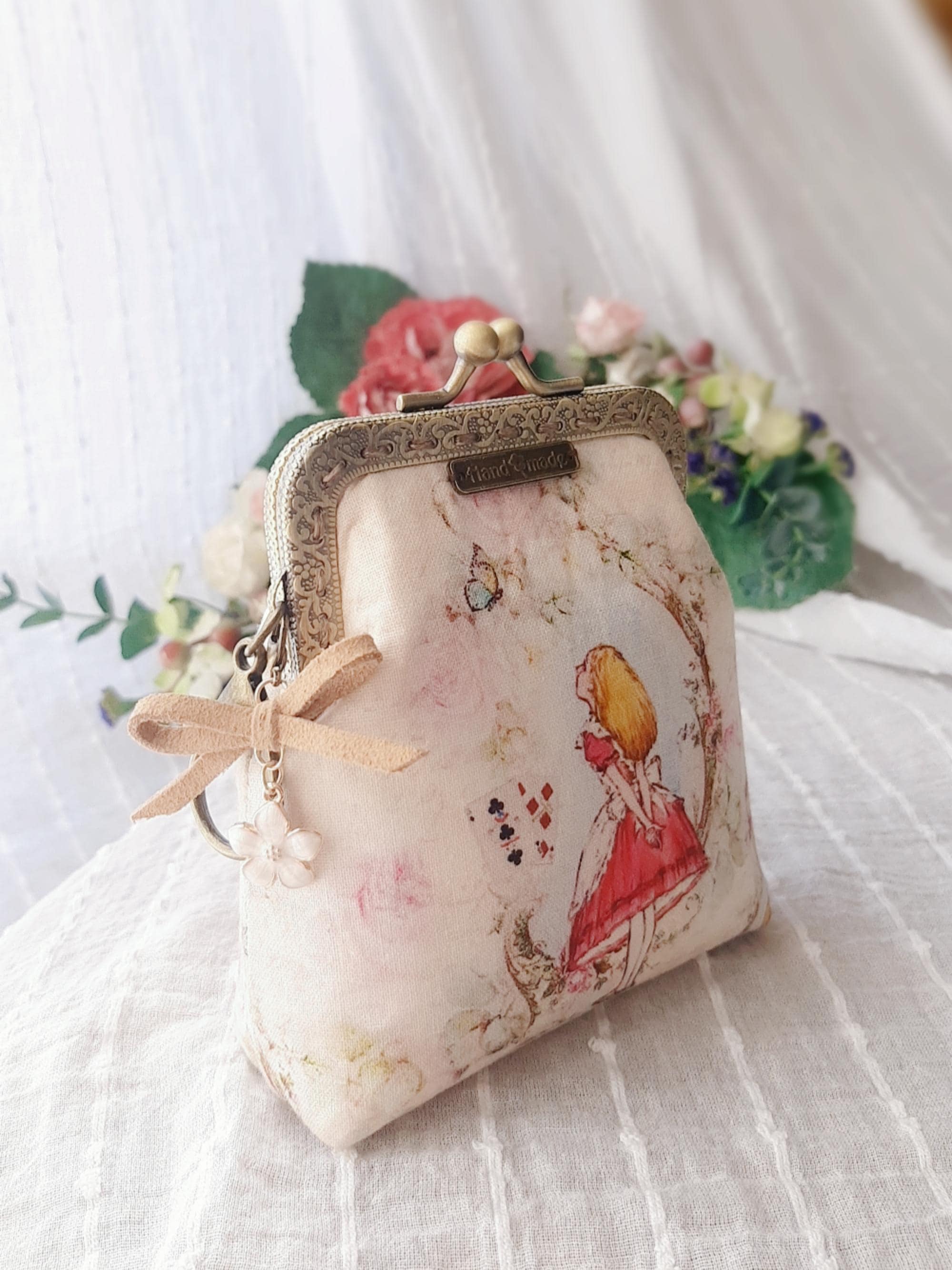 LeisTextileStudio - Wholesale Coin Purse - Women's - Handmade Alice In Wonderland Kiss Lock Coin & Card Purse1