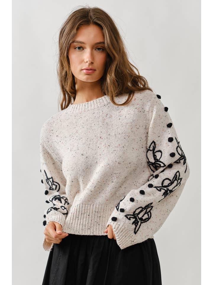 Aaron & Amber – Engroshandel Pullover - Dame – MAS3020 ÆRMET BRODERET SWEATER MED POMPOM9