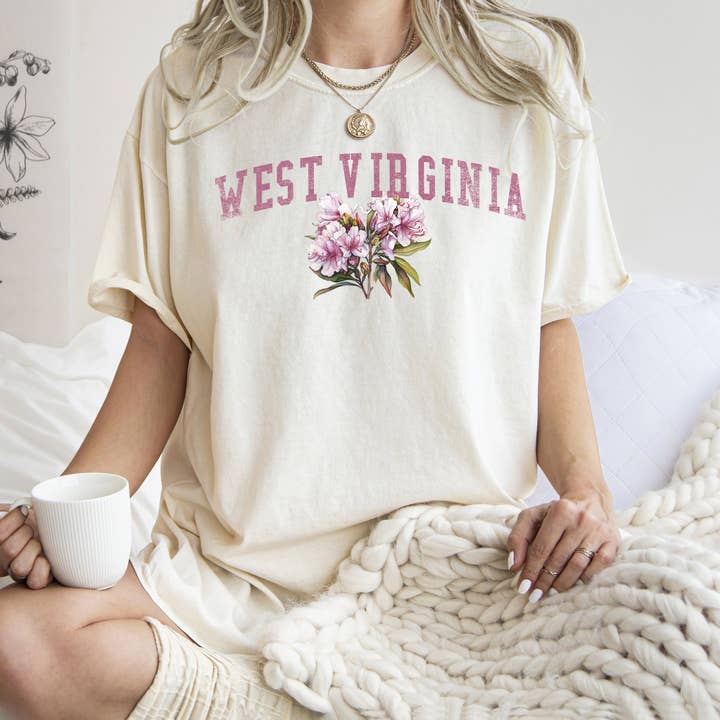 West Virginia Flower T-shirt för wholesale av Refinery Number One LLC