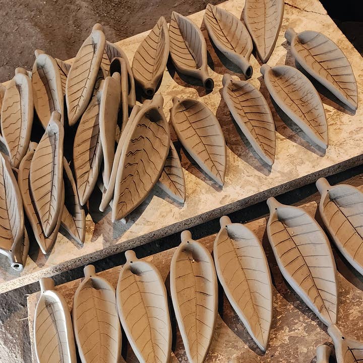 Between Heaven & Earth Mfg. - Wholesale Incense Holder - Oaxacan Barro Negro Pottery Leaf Incense Burner4