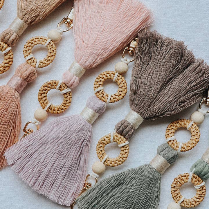 DayCrafter – Großhandel Schlüsselanhänger – Damen – Schlüsselanhänger mit ätherischem Rattan-Öl — Schlüsselanhänger mit Quaste7