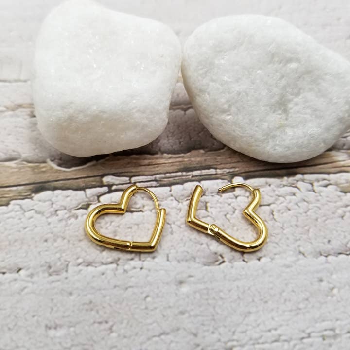 Treasure Wholesale - Wholesale Clip-On Earrings - Clip My Heart Earrings - 18K1