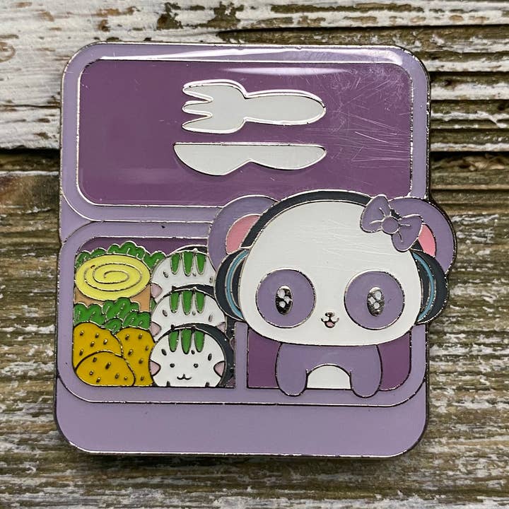 Spilla smaltata Hamimo Bento Friends Madi Panda per la vendita all'ingrosso da parte di Hamimo Small Things