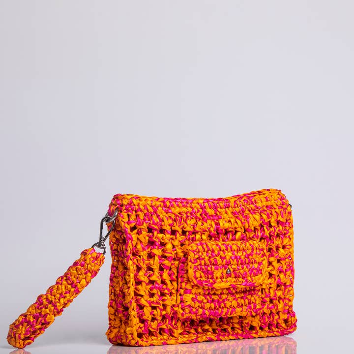 Bolsa Wristlet Tuta and other Purchase Wholesale chicle bola. Free Returns & Net 60 Terms on Faire trending on Faire.