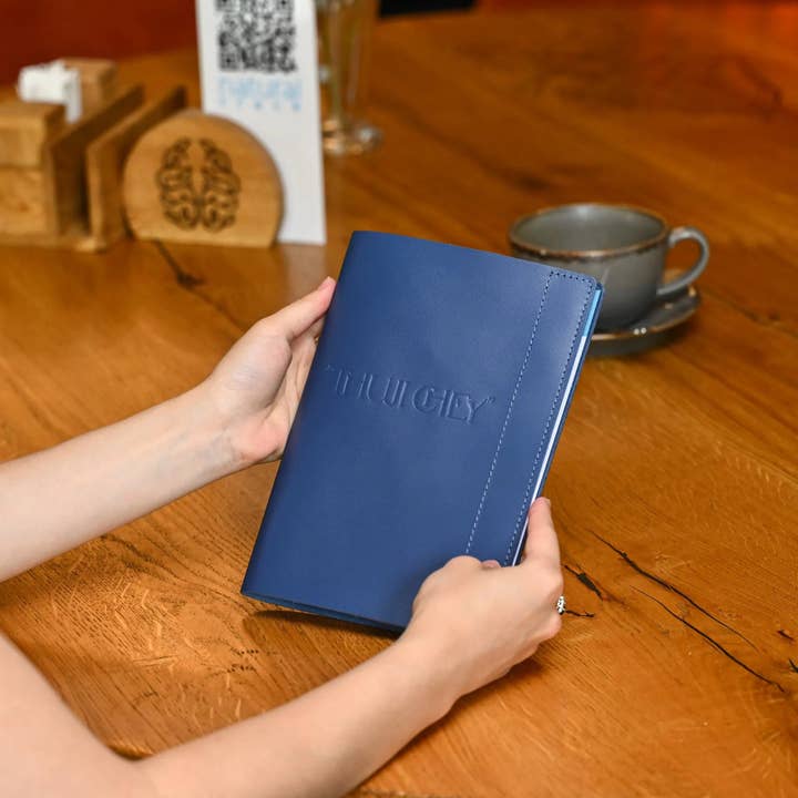 Portamenu in Pelle Base con fissaggio a Viti (LM02A5) per la vendita all'ingrosso da parte di Inko Horeca Accessories