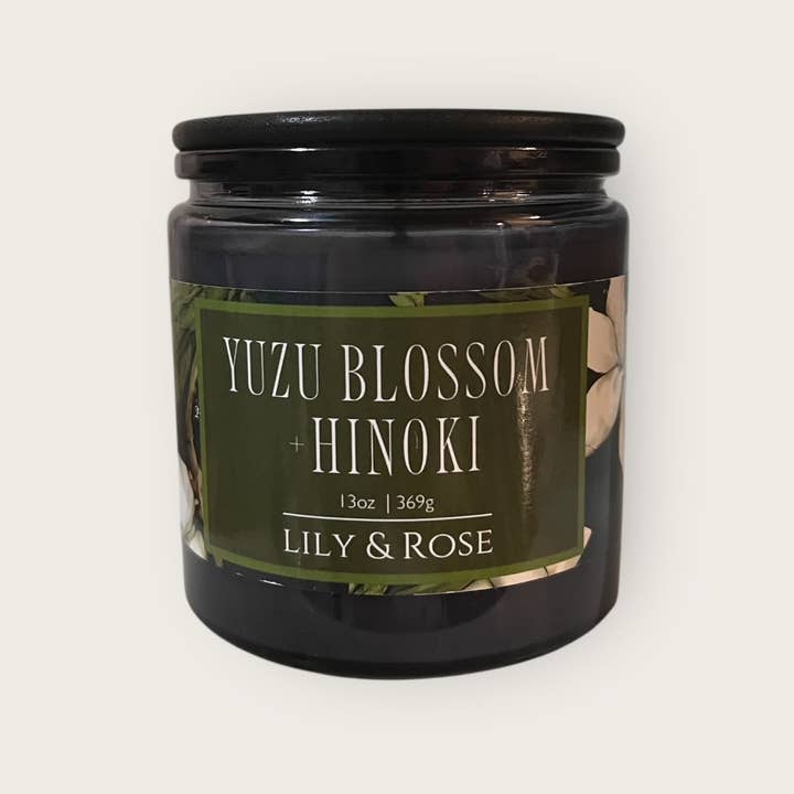 Lily & Rose Candle + Floral Boutique - Vente Diffuseur à tiges - Diffuseur à roseaux botanique Yuzu Blossom + Hinoki | 100g