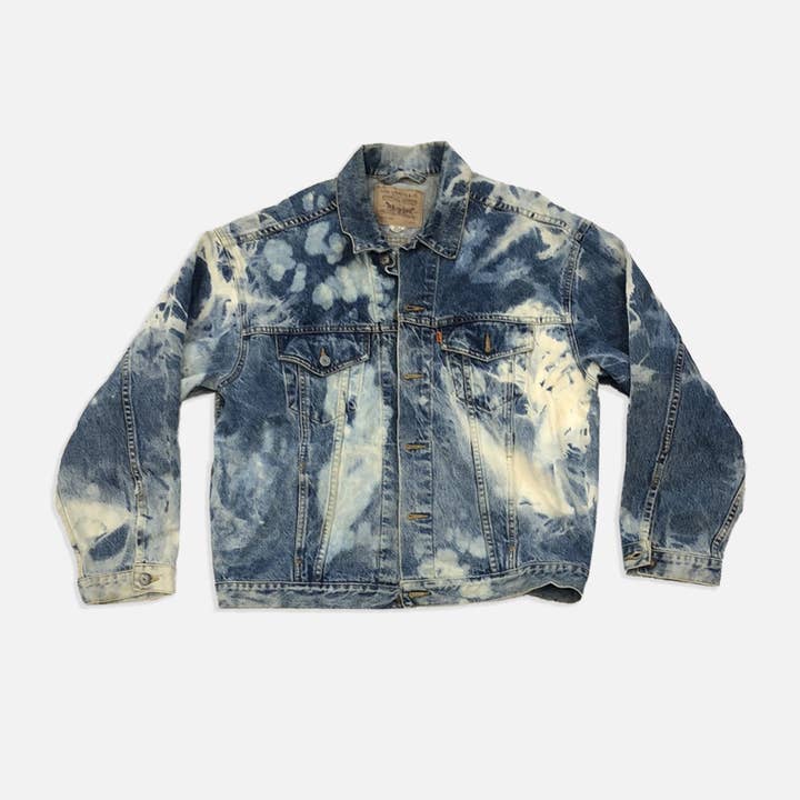 Chaqueta vaquera Levi's vintage teñida con técnica tie-dye para venta al por mayor de The Era NYC