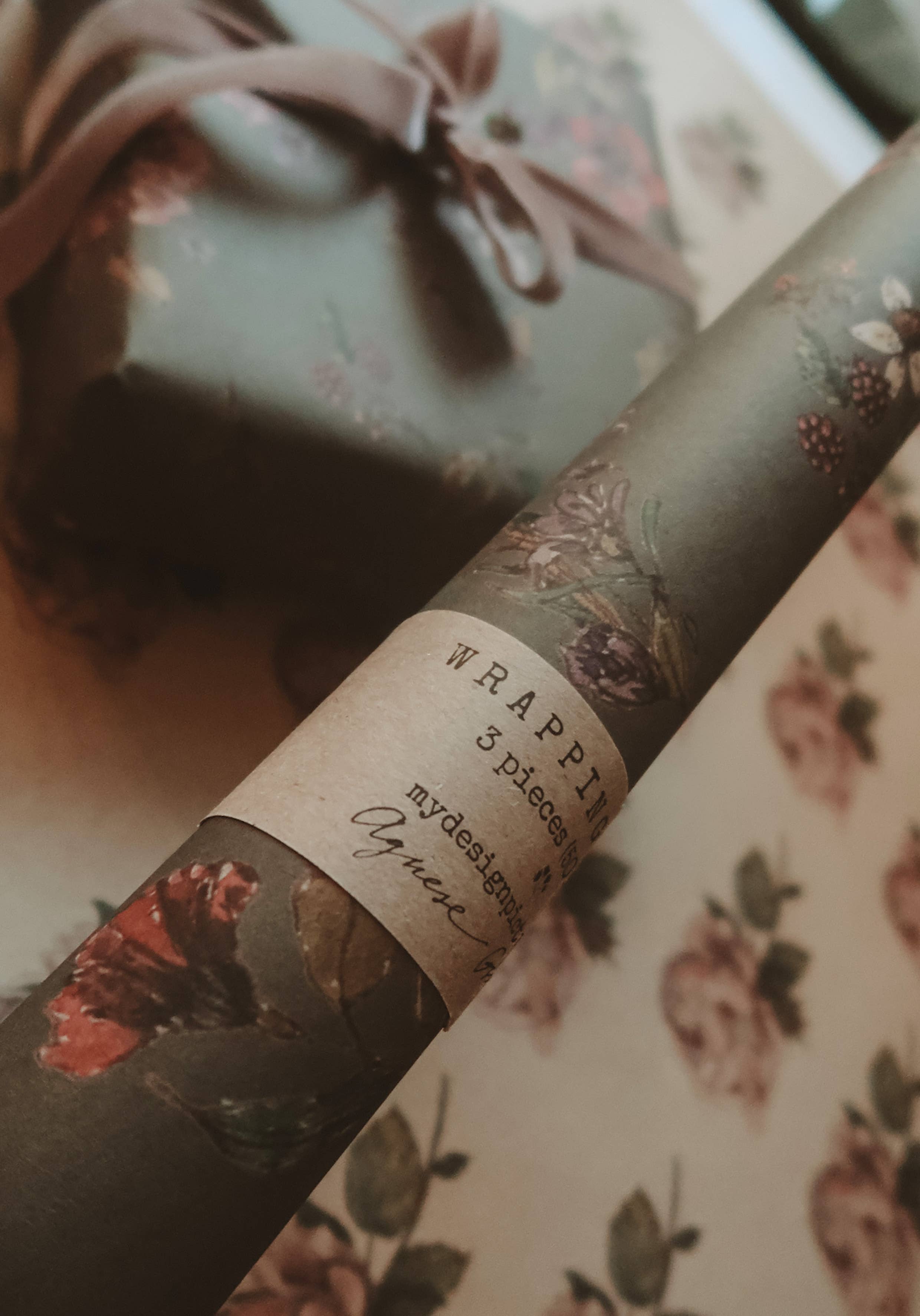 MyDesignPictures – wholesale Wrapping paper roll – Set Of 3 Pieces Flowers on dark gray kraft Wrapping Paper3