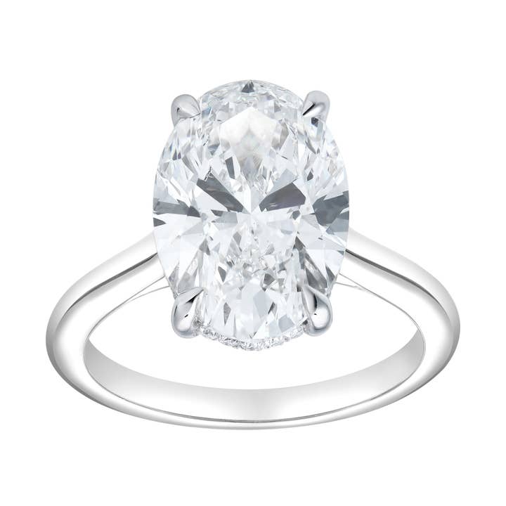Bague de fiançailles Celestia en or blanc 14K avec diamant de laboratoire ovale et halo caché - 5,15 carats pour la vente par LuvMyJewelry (LMJ)