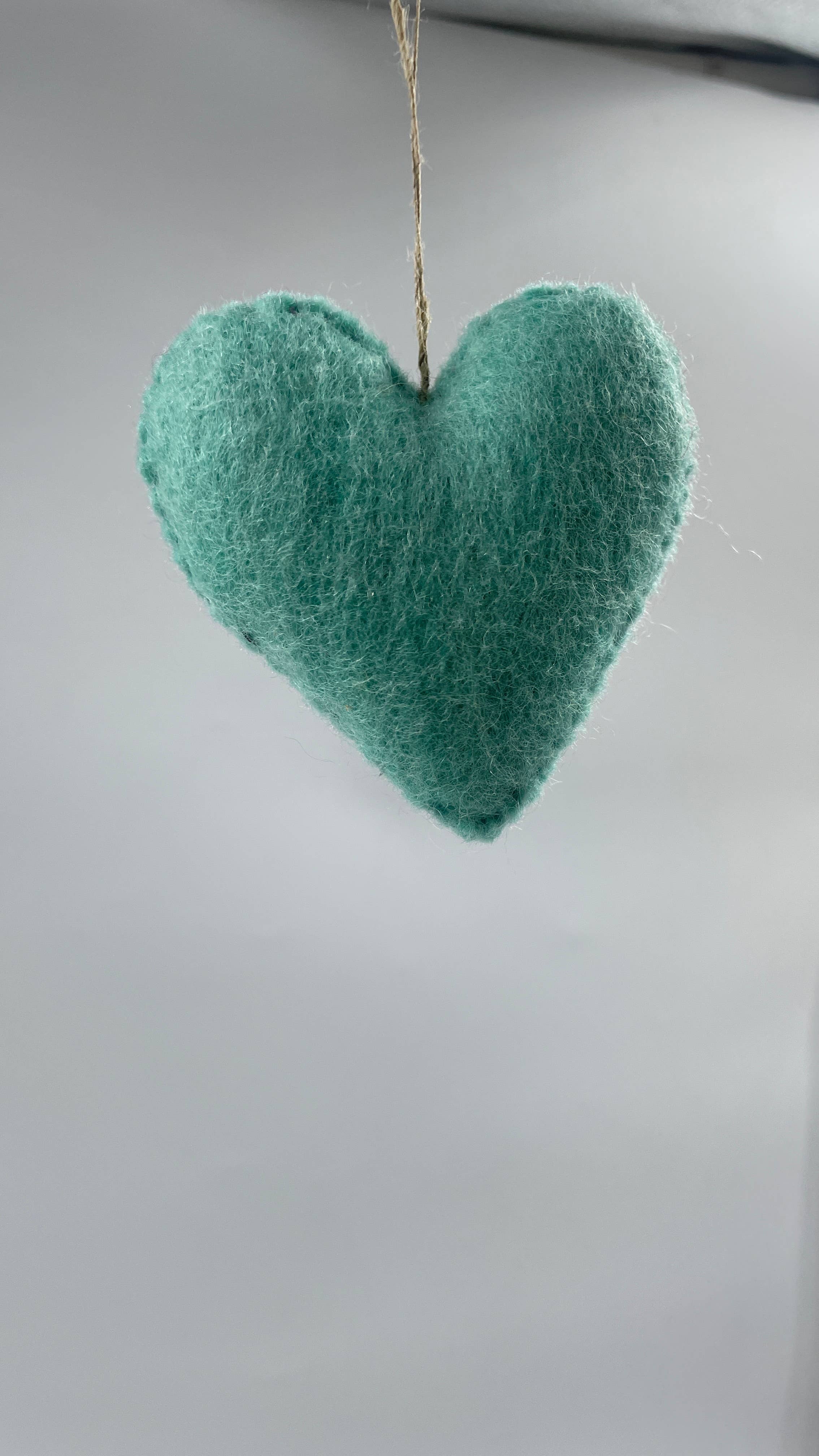 Funky Yak Ltd – wholesale Prydnad – Filt hjärtdekorationer/prydnader1