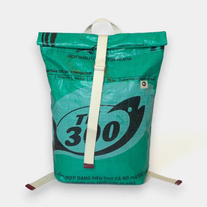 MOCHILA | Mochila sustentável em verde por atacado de REFISHED fair fashion