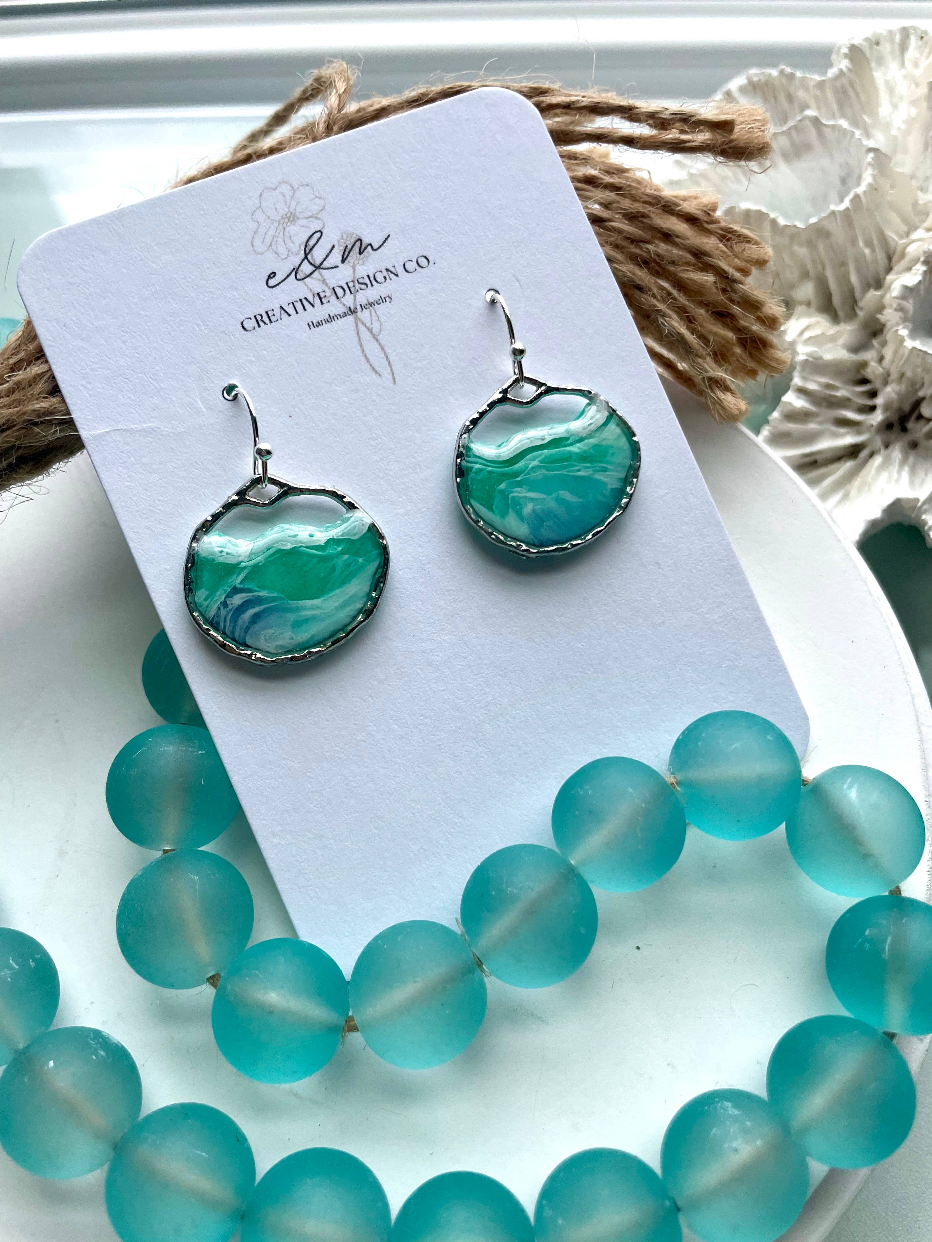 E & M Creative Design Co. – wholesale Hängande örhängen – Ocean Wave örhängen4