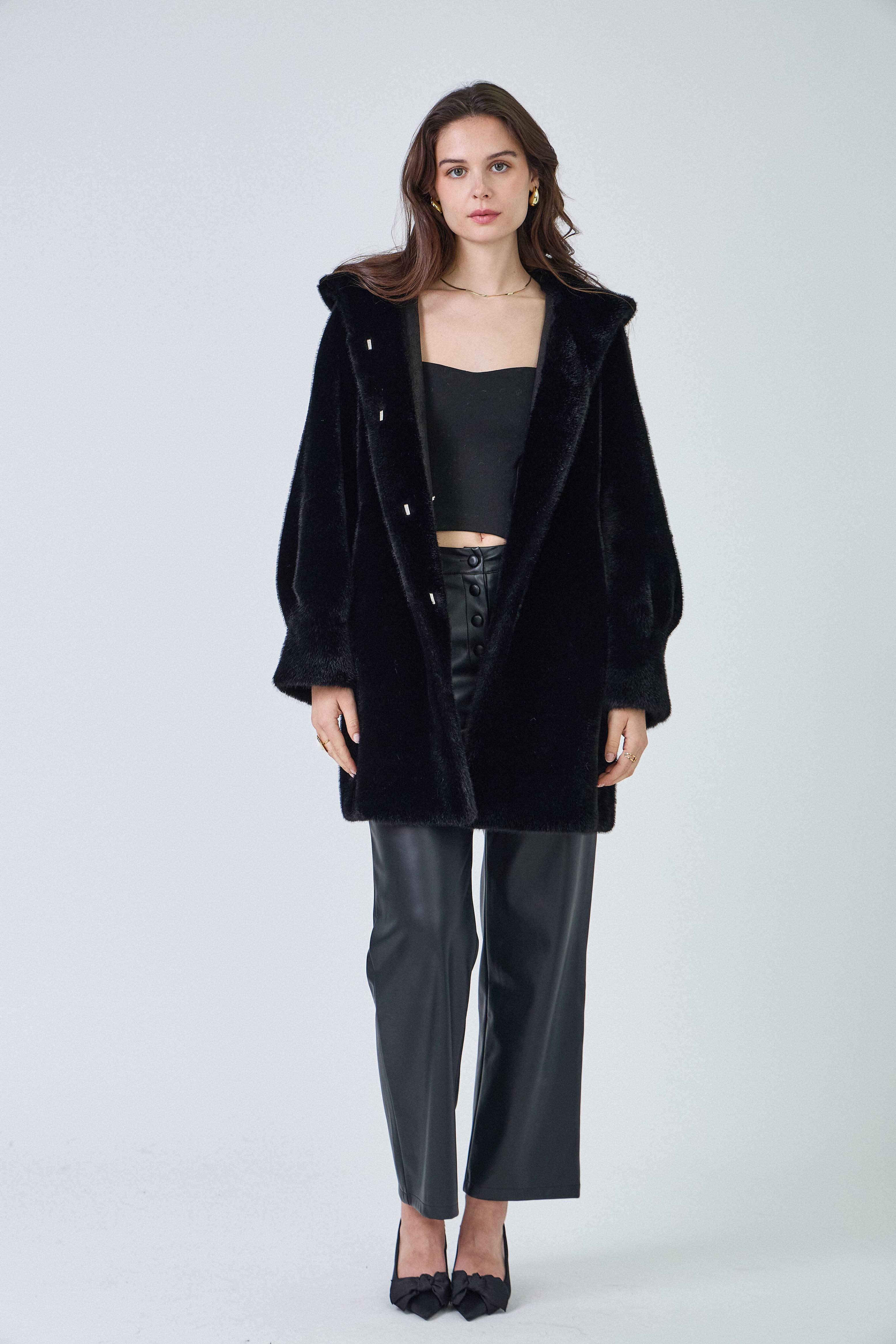 Giovanni Paris – wholesale Päls/fuskpäls - Dam – Lisa's kappa i midjelång fuskpäls med huva och dragsko i midjan23