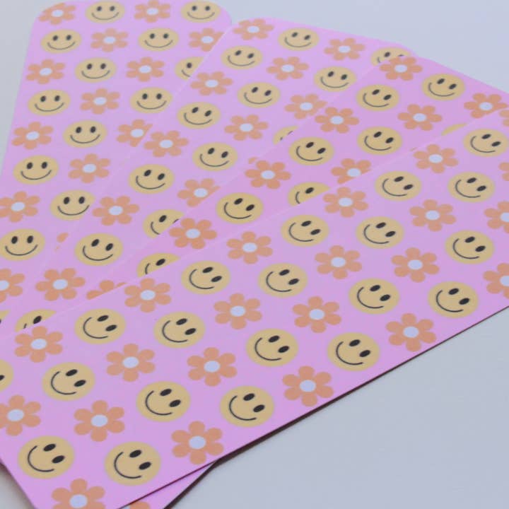 Cosmic Paper Studio – Großhandel Lesezeichen – Lesezeichen mit Smiley-Gesicht und Blumen3