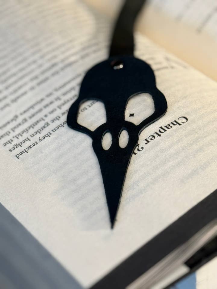 Læderbogmærke - Gotisk ravnekranium for engroshandel hos Booklings Studio