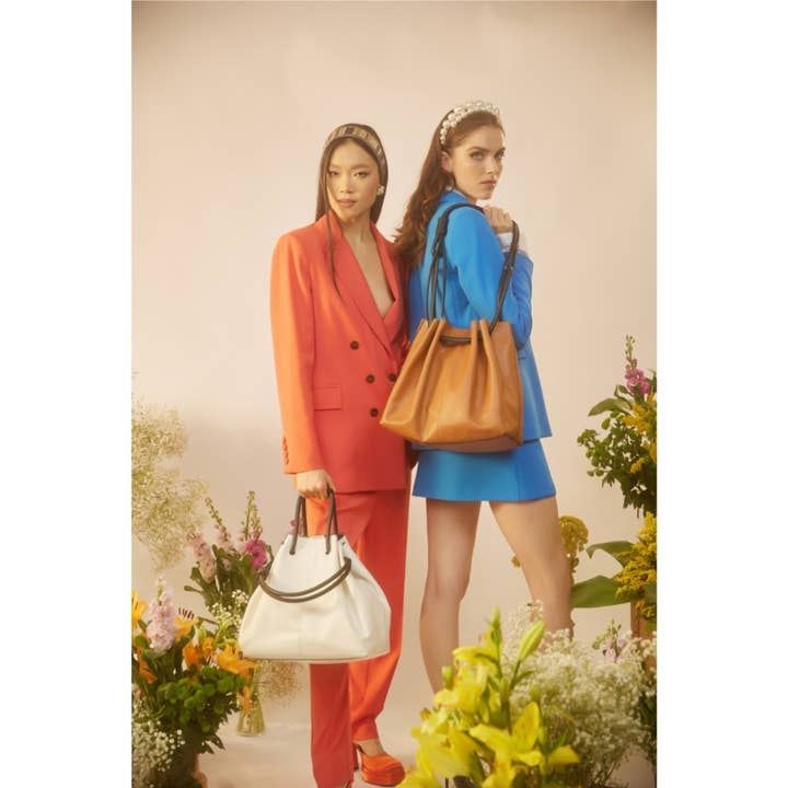 Roberta Gandolfi – Großhandel Tragetasche – Damen – Gisella Große Tasche mit doppelter Tragbarkeit, Hand- oder Schultertragetasche aus weichem Kalbsleder6