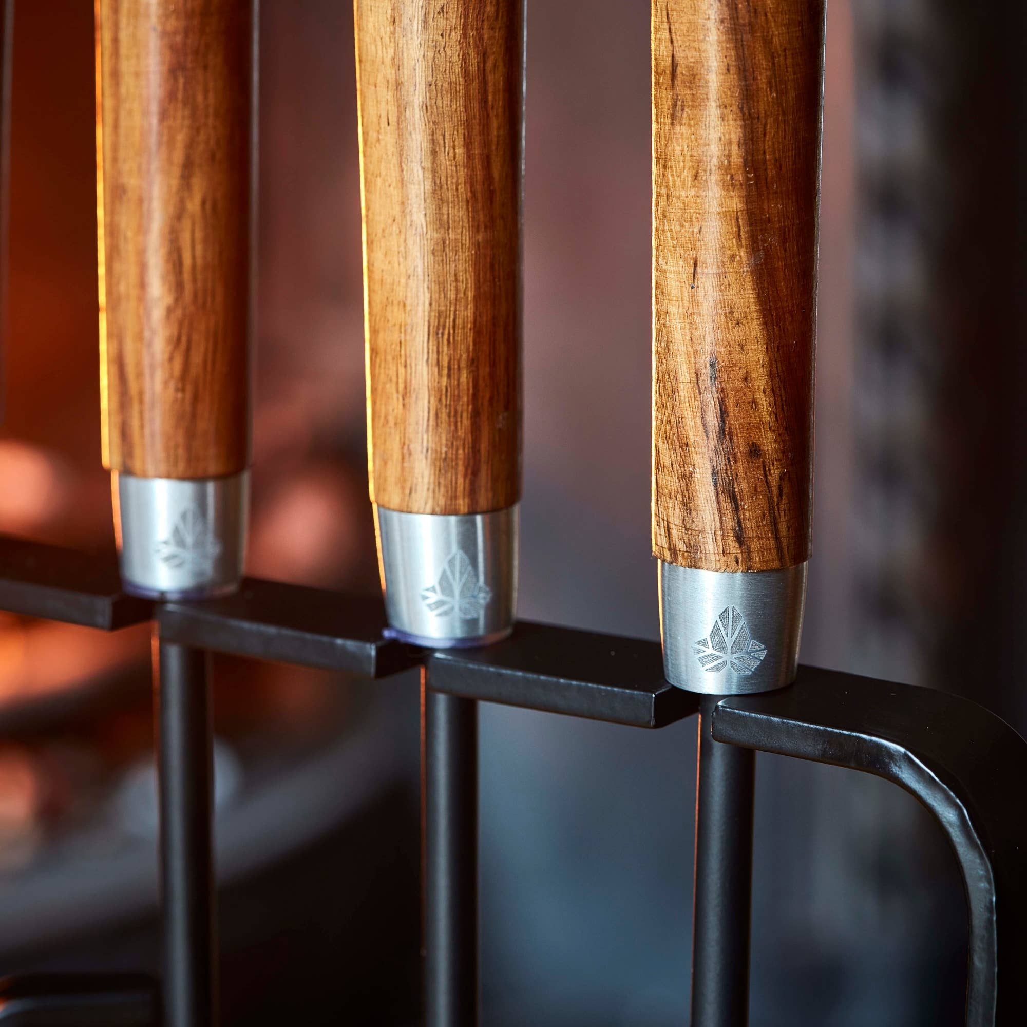 Ivyline – wholesale Fireplace screen – Fireside Wooden Handle Square Companion Set H73cm W24cm1