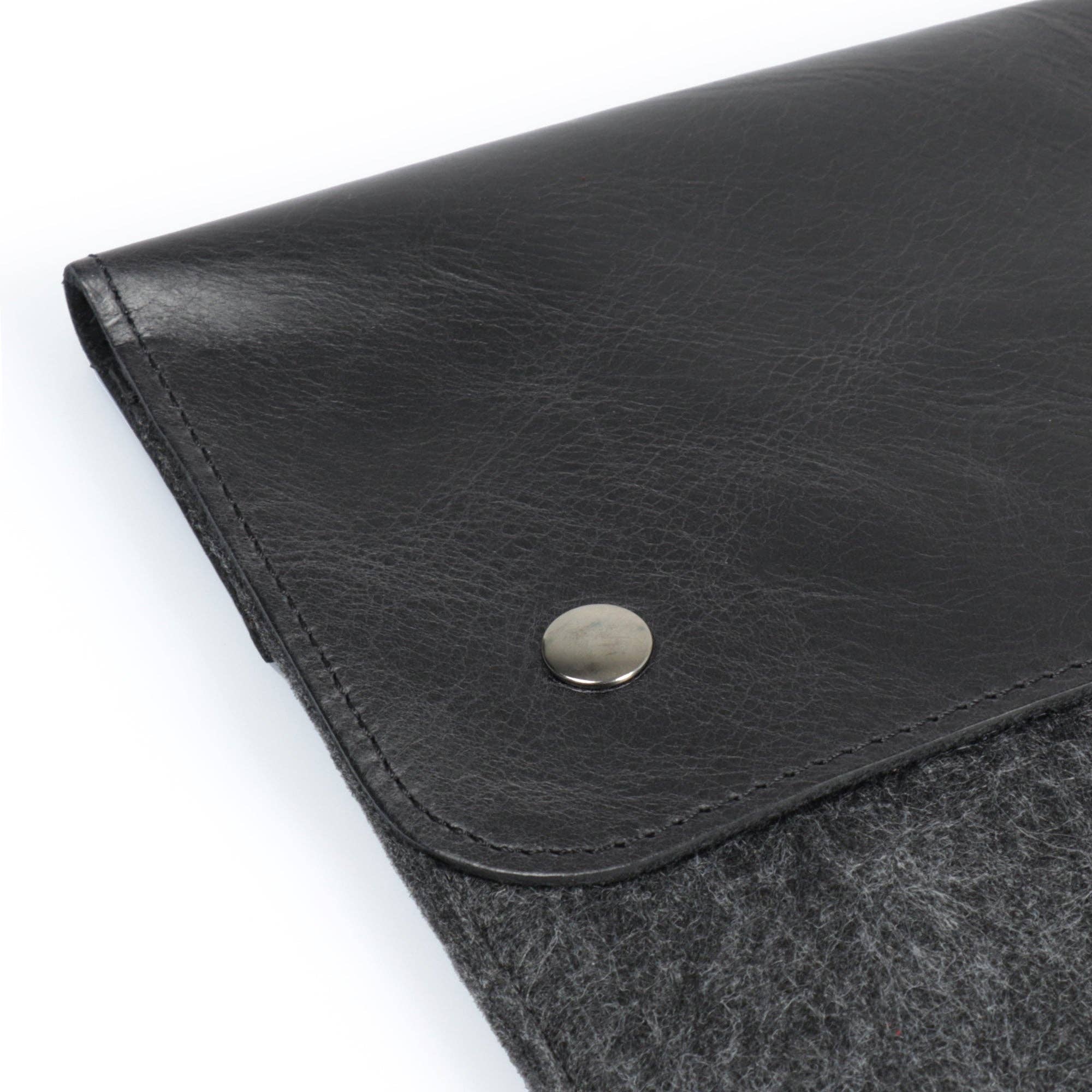 Londo – wholesale Laptop/tablet case – Unisex – MegaGear Fine Leather and Fleece Sleeve Bag for MacBook Pro, MacBook Air and iPad Case62