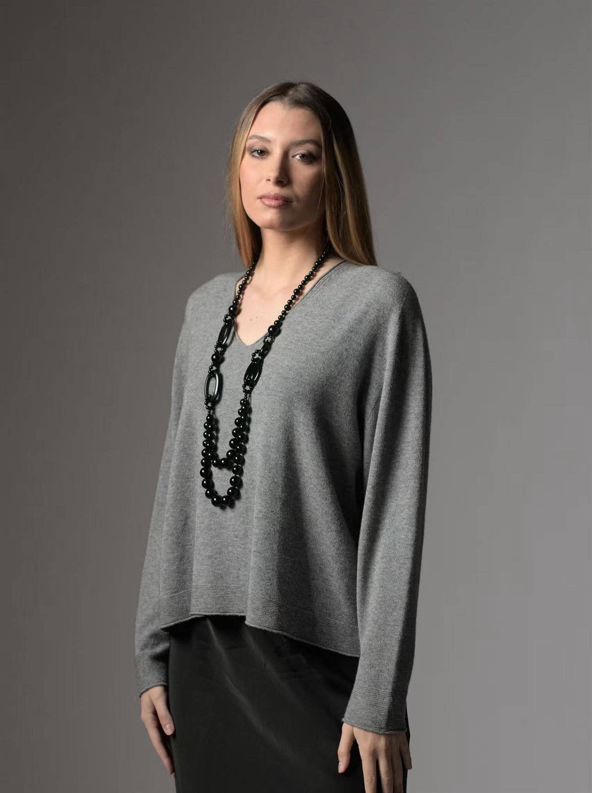 Cecile Wang - Wholesale Knit Sweater - Women's - Soft and fluid V-neck sweater YF5209087