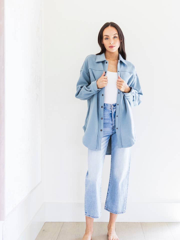 Ellie Overshirtjacke in Himmelblau für den Großhandel von PRIV Collections