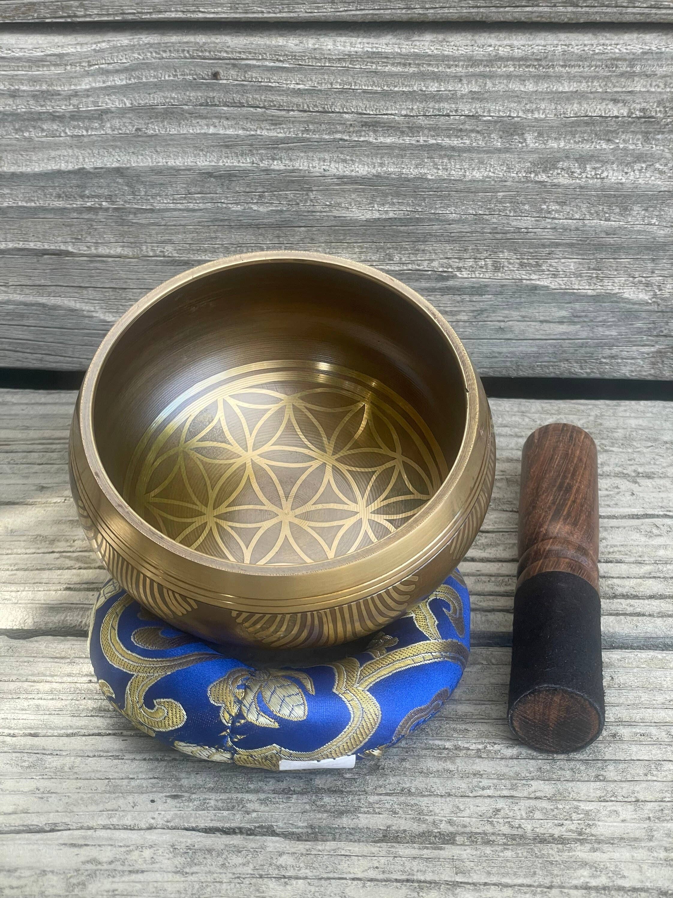 Like International – wholesale Meditationsprodukter – Tibetansk sångskålset med kudde och klubba2