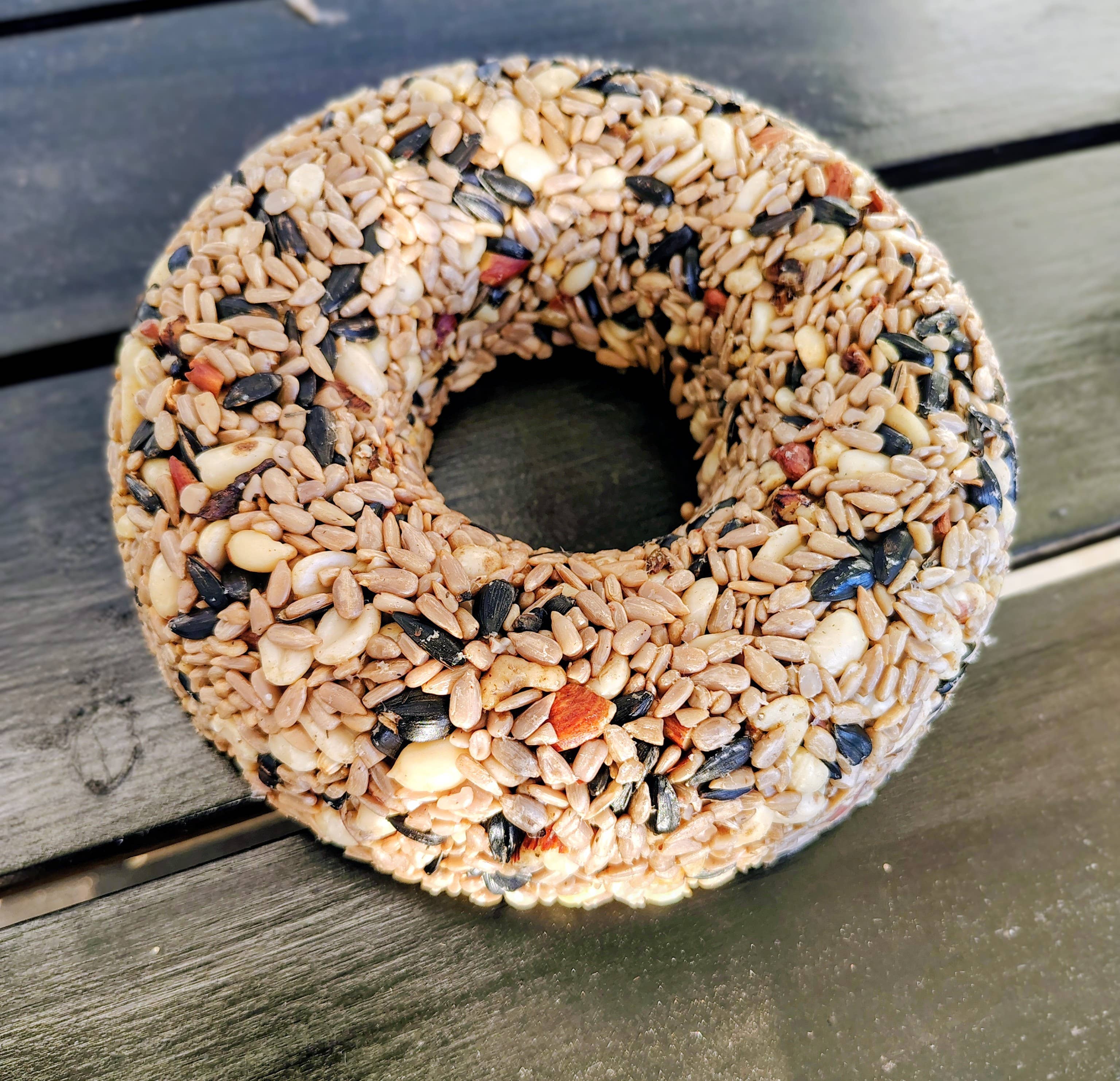 Backyard Tailz - Wholesale Bird Feeder - Birdseed Wreath (Chickadee Snack)1