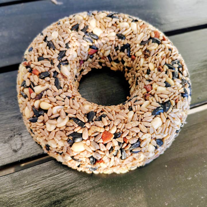 Backyard Tailz - Wholesale Bird Feeder - Birdseed Wreath (Chickadee Snack)1