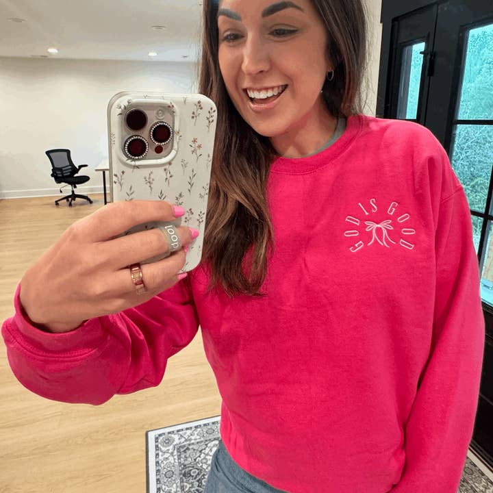 Felpa Ricamata con Fiocco "God Is Good" Cristiana per la vendita all'ingrosso da parte di MELODY FAYE