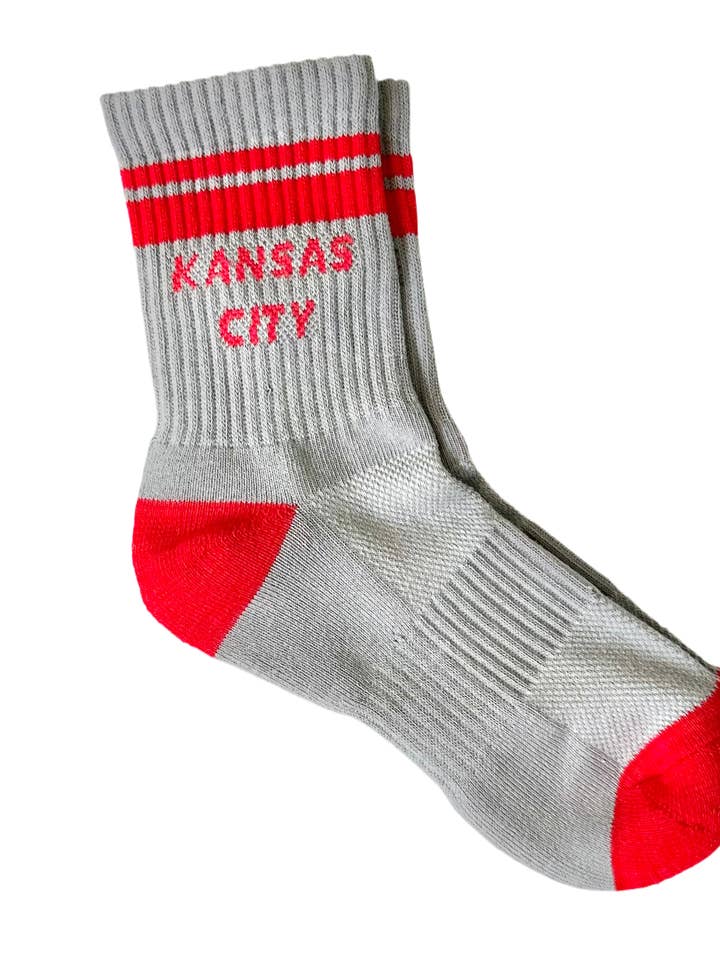 Carly Rae Studio – Meias - Mulher por atacado – Meias Kansas City Crew - Cinza c/ Vermelho2