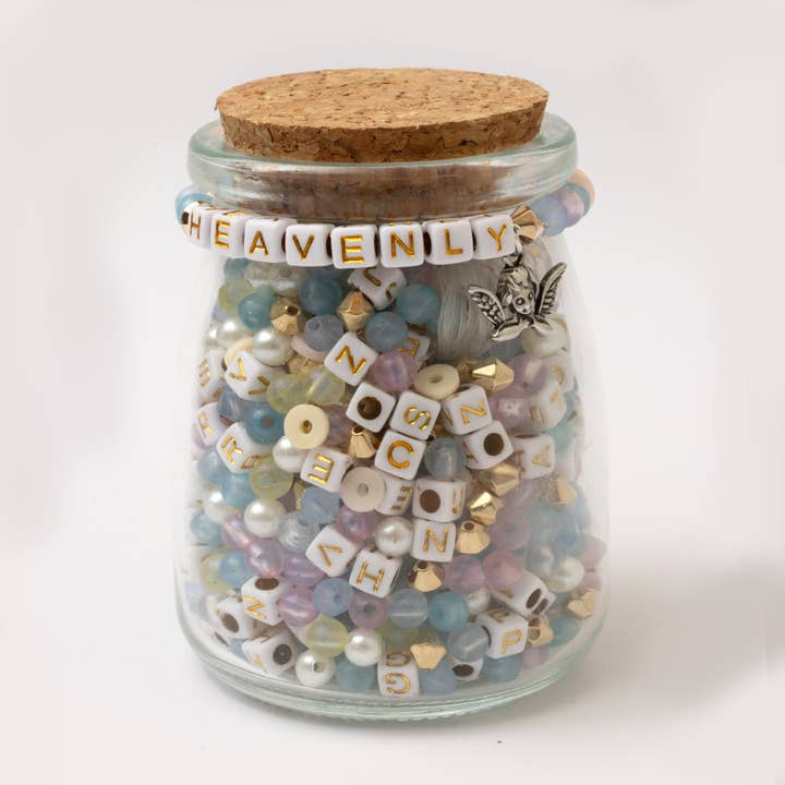 Kit per Braccialetto Fai-da-te con Perline Pastello Celestiali e Lettere dell'Alfabeto in Blocco Dorato per la vendita all'ingrosso da parte di Jewelry Made by Me